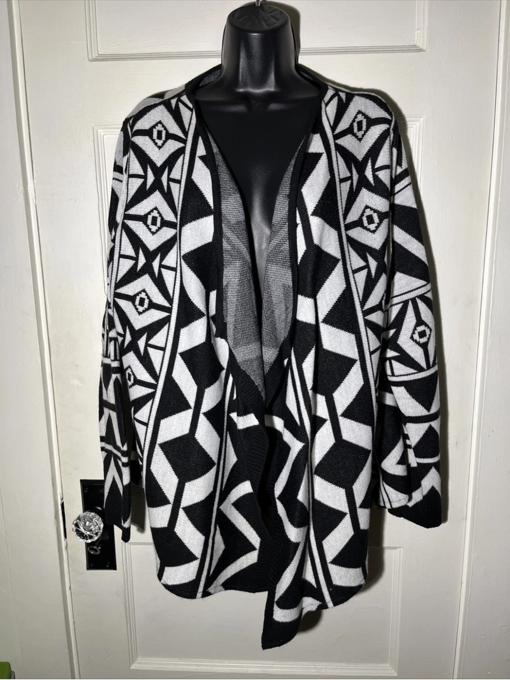 Women’s Sweater Cardigan Size XL Faded Glory Black & White Open Front